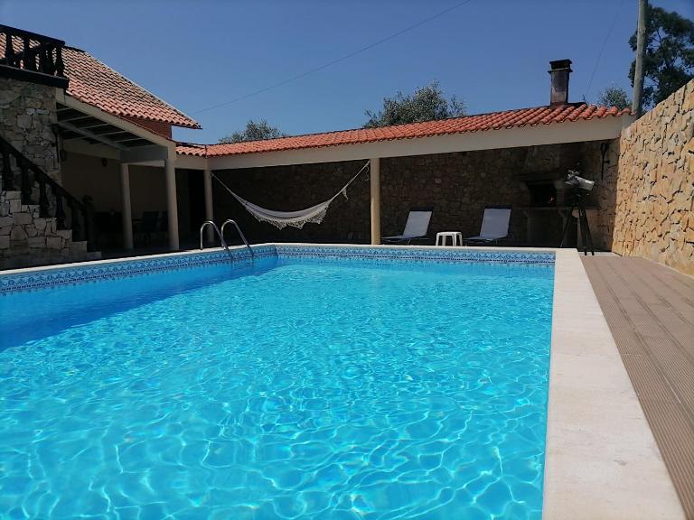 Private Pool & House - Serenity Villa - B&B Ansião