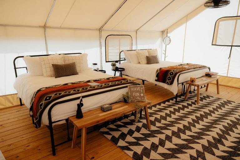 Glamping Tents 2 Queens at Lake Guntersville State Park - B&B Guntersville