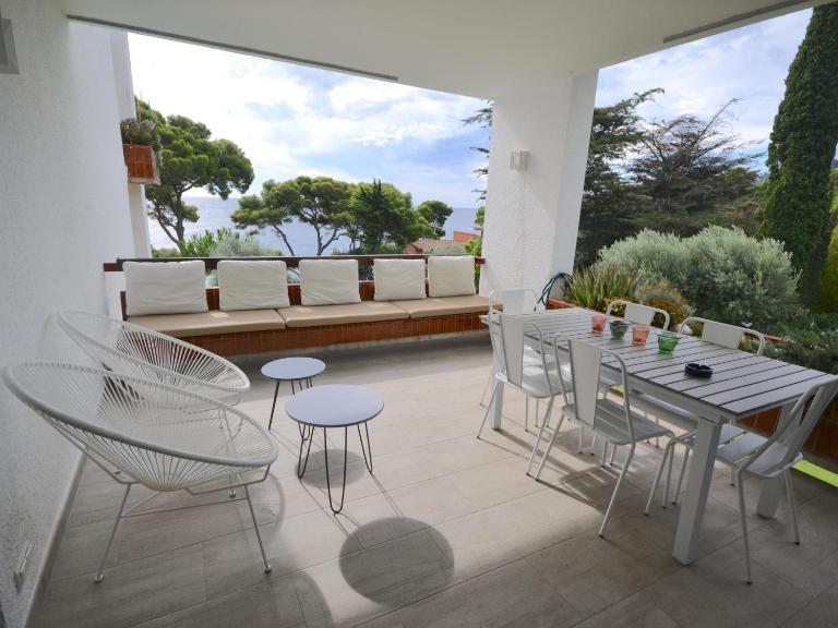 Apartamento Reformado en Aiguablava con Terraza - ES-226-32 - Bed and Breakfast Begur