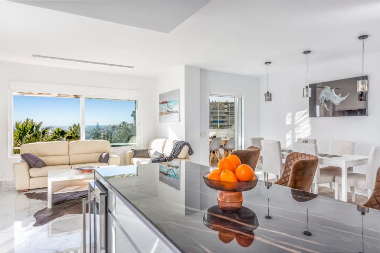 Beachfront Penthouse with sea views Puerto Banus - B&B Marbella