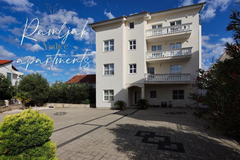 Apartment R A M L J A K - Apartman "Rafael" - Ferienwohnung Vodice