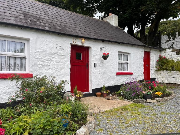 Secluded Traditional Cottage & Hot Tub - Tosses Cottage - B&B Newry