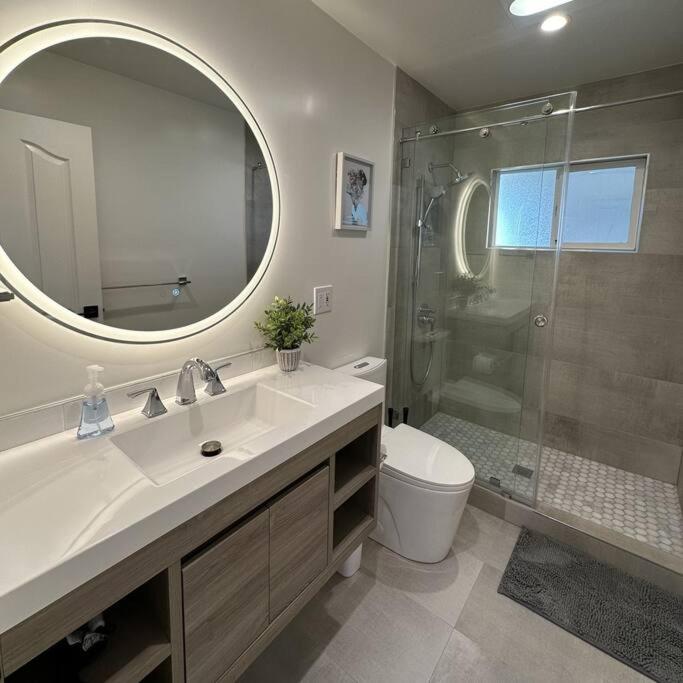 Modern, Renovated 5b/3ba near Apple, Kaiser - Bed and Breakfast Santa Clara