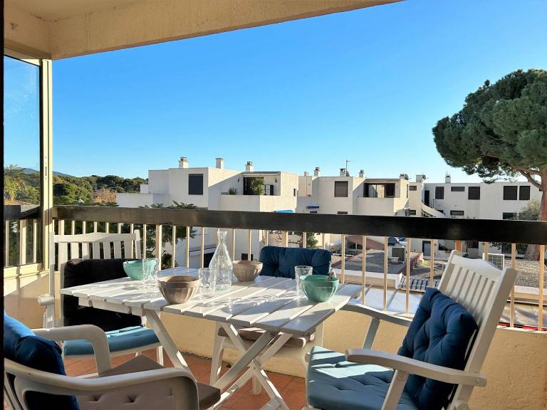 Appartement T2 au cœur de la Favière, terrasse, parking, à 100m de la plage et des commerces - FR-1-251-460 - B&B Bormes-les-Mimosas