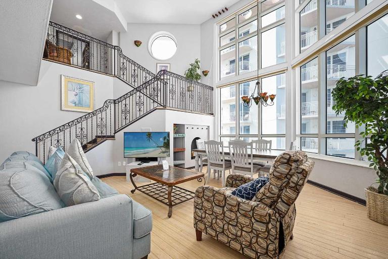 Luxury Beach Penthouse Villa Ocean Walk Resort - Chambres d'hôtes Daytona Beach