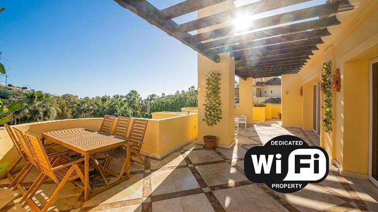 Majestic Hills 5 7 - B&B Casares