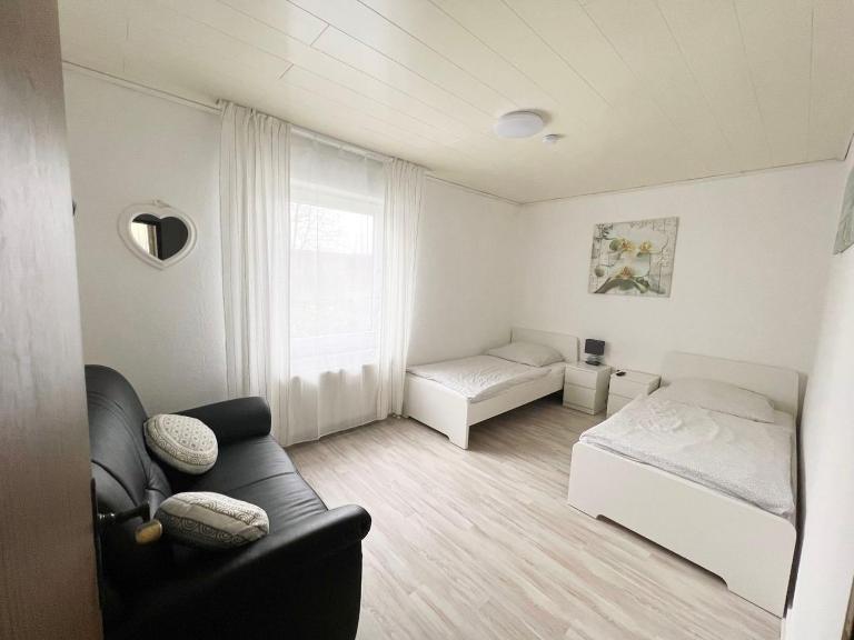 Cozy Workers Apartment in Siegburg - Chambres d'hôtes Siegburg