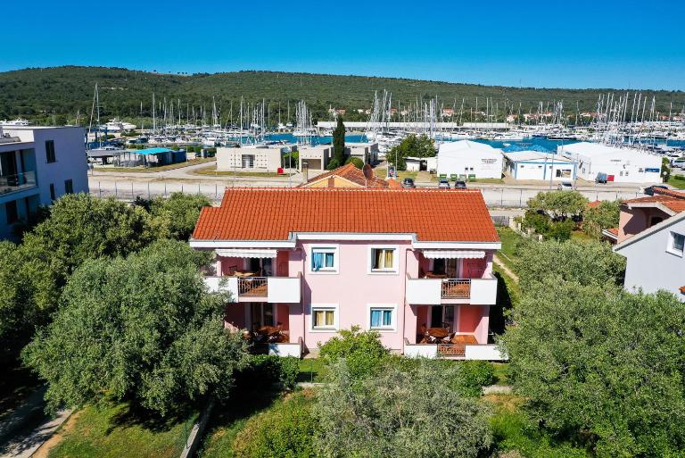 Apartments Lisica 2 - Bed and Breakfast Bibinje