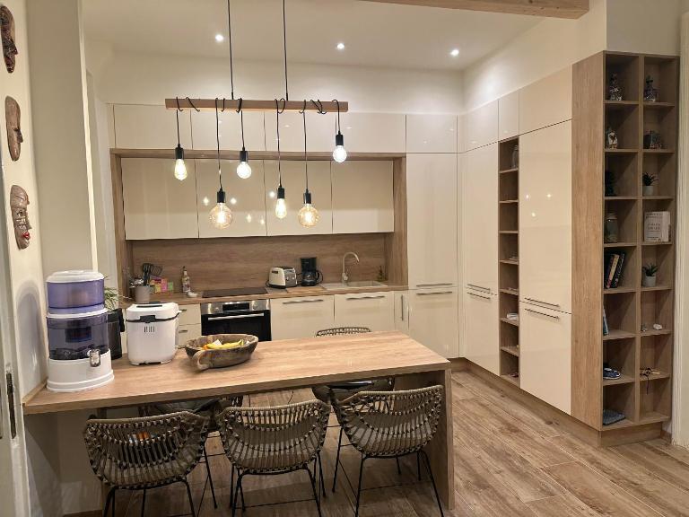 Home Away From Home Apartment- City center - longer term rates available - Ferienwohnung Pula