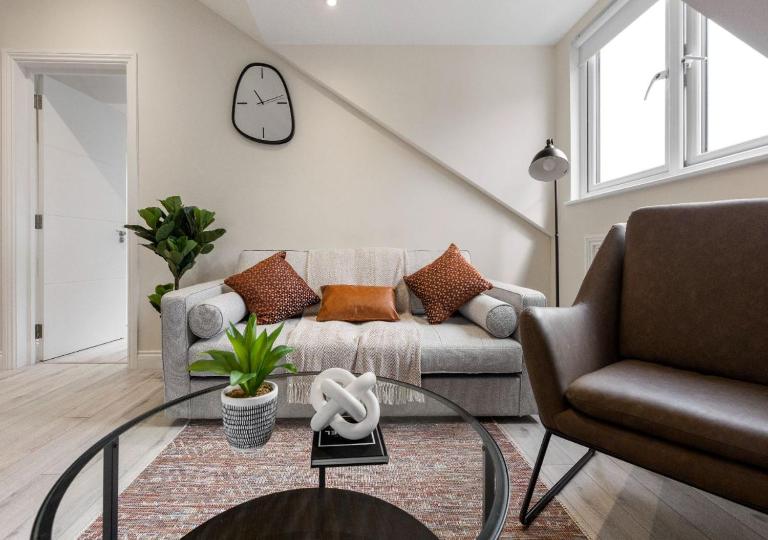 The Serene City Zen - 1BR Sanctuary - B&B The Hyde