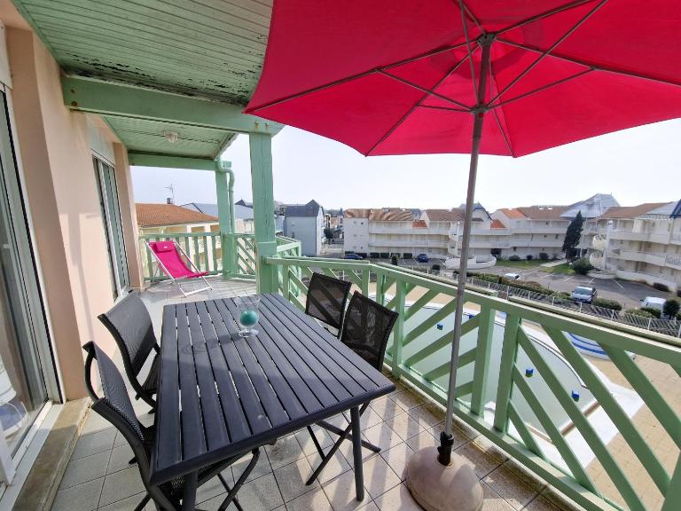 Appartement avec Piscine, Tennis & Balcon, Centre-ville Chatelaillon-Plage, 6 Pers, 2 Ch - FR-1-706-17 - B&B Châtelaillon-Plage