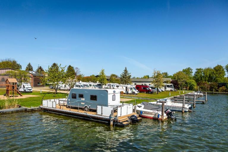 Hangar 19 SeeCamper - B&B Schwerin