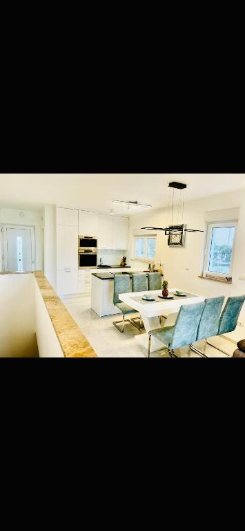 Apartment with swimming pool Lagotto - Bed and Breakfast Trogir