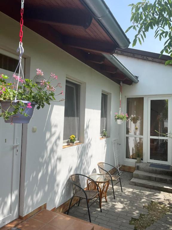 Nyugalom Sziget Vendégház - Bed and Breakfast Siófok