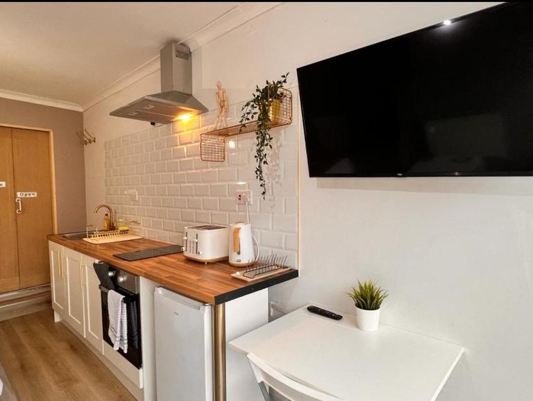 Cosy & Convenient space near M1, EM Airport & City - B&B Nottingham