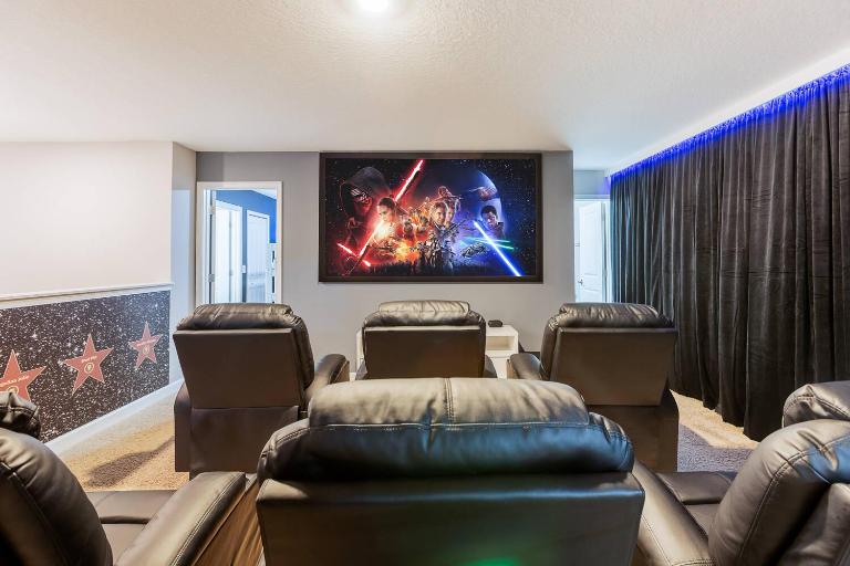 Family 9BR House w Pool Theater and Game Room - Chambres d'hôtes Davenport