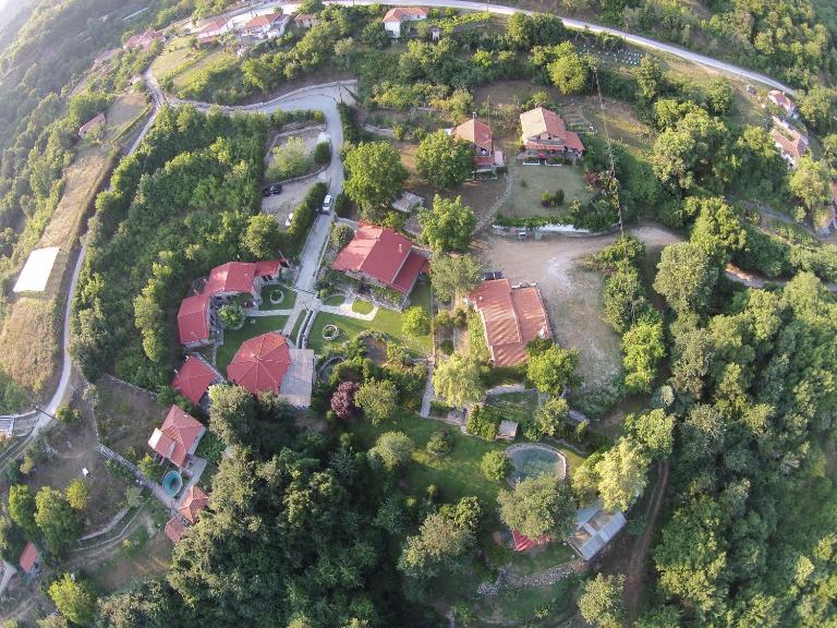 Tzivaeri - B&B Lykodrómio