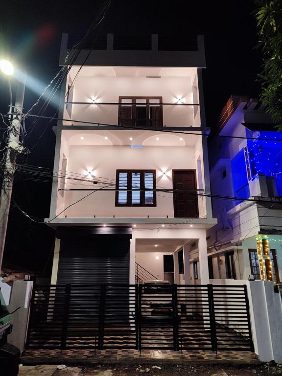 Alam Home Stay - B&B Kochi
