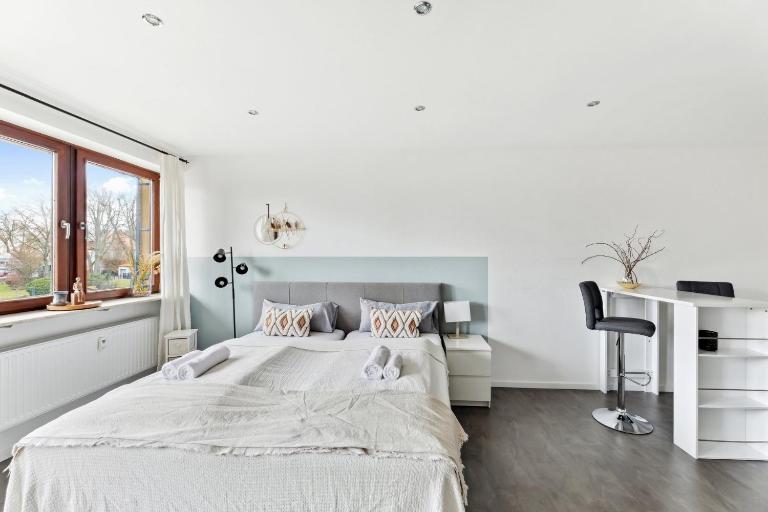 Salí Homes - HZ42 Charming Studio Apartment in Heart of Bayreuth with Balcony - Chambres d'hôtes Bayreuth
