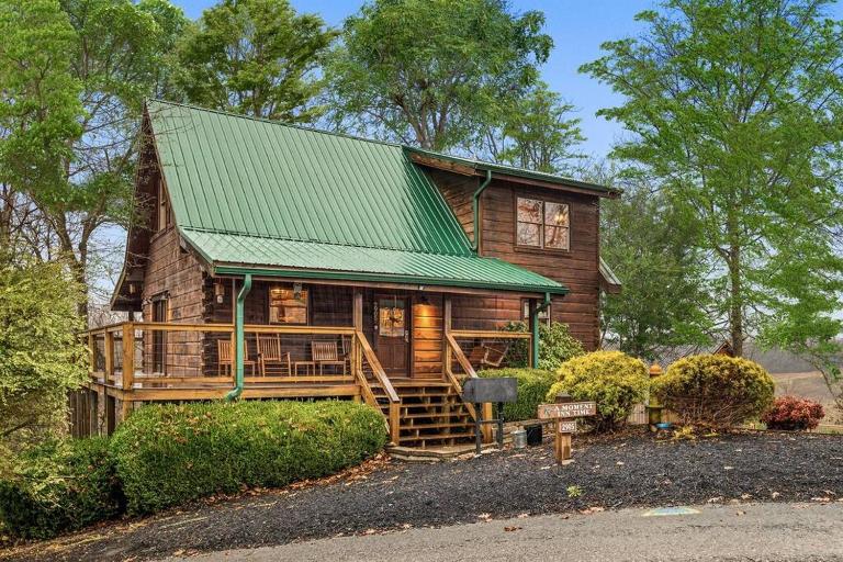 A Moment Inn Time - Bed and Breakfast Pigeon Forge