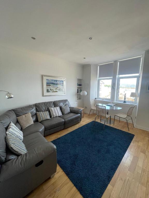 Millport Beach Apartment, Crichton St, sea views - Chambres d'hôtes Millport