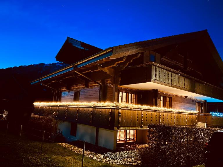 Chalet Swiss Alpine Haven - B&B Iseltwald