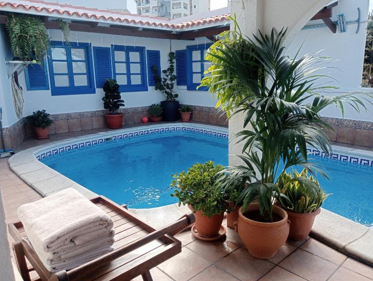Beautiful Holiday Villa with heated private pool, Los Cristianos - Chambres d'hôtes Los Cristianos