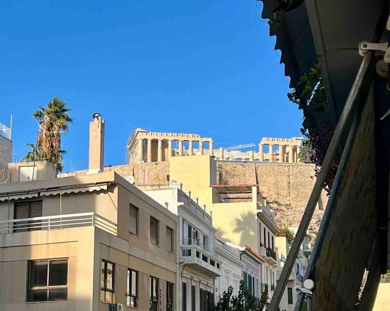 Spacious 2BDs Apt With Acropolis View In Center - B&B Atenas