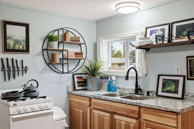 Pendleton Cottage Slumber Village 1 - B&B Anchorage