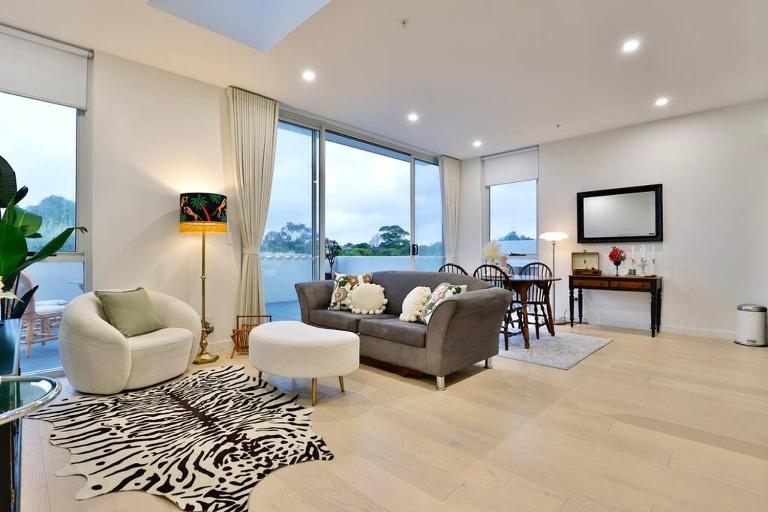 Lumière Sanctuary - Antique Elegance with Parking - B&B Sydney