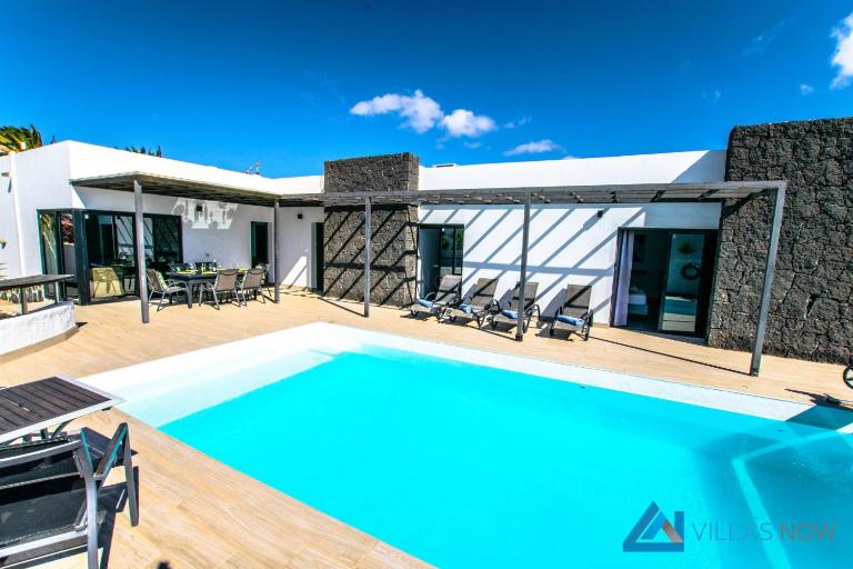 229 - Villa Lanson by Villas Now Ltd - B&B spiaggia di Blanca