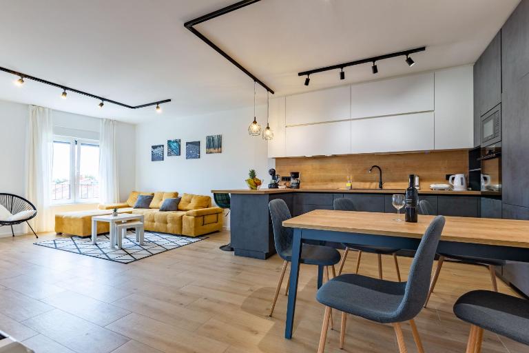 AG apartment with balcony and garage - B&B Zara
