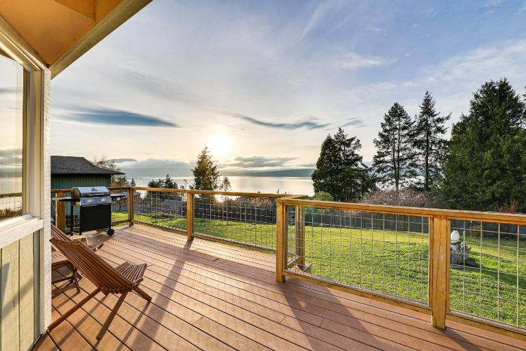 Port Townsend Escape w/ Deck, Bay & Mountain Views - B&B Port Townsend