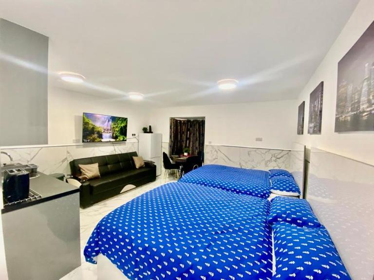 THE ROYAL BOUTIQUE STUDIO By HEATHROW SLEEP 4 - B&B Hayes
