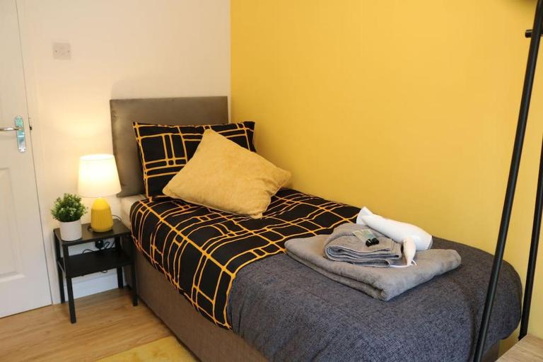Elegant room in stylish house - B&B Milton Keynes