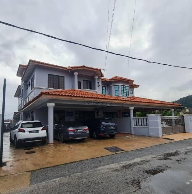 Eighteen Guesthouse - B&B Kuantan