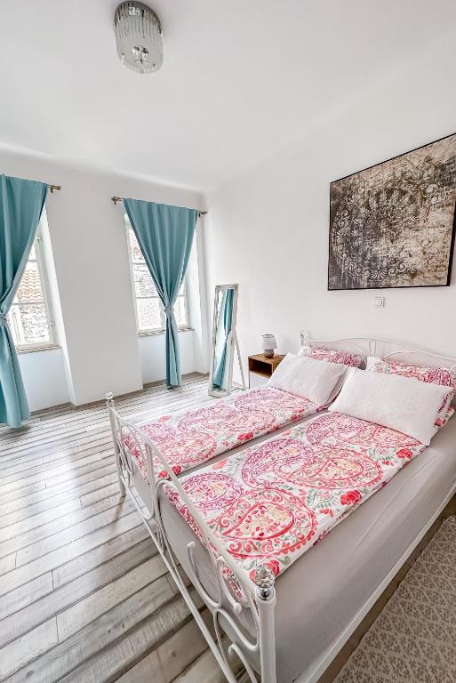Main Square Apartment - Ferienwohnung Pula