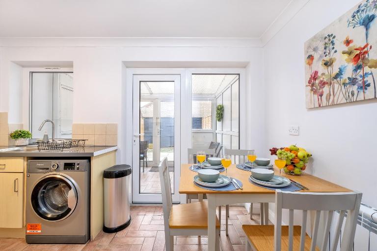 20pct OFF LONG STAYS CONTRACTORS Welcome Chantry close stay - B&B Peterborough