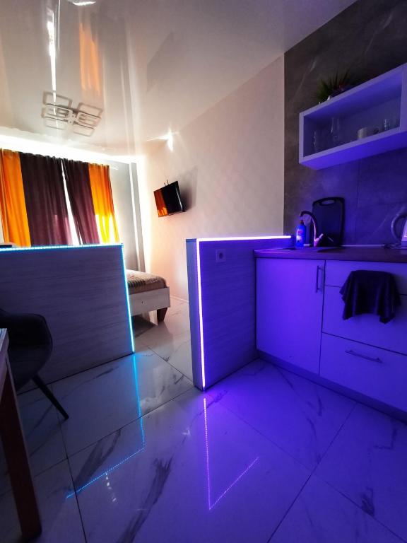 Апартаменты люкс для двоих метро Академика Павлова, метро Барабашова - B&B Kharkiv