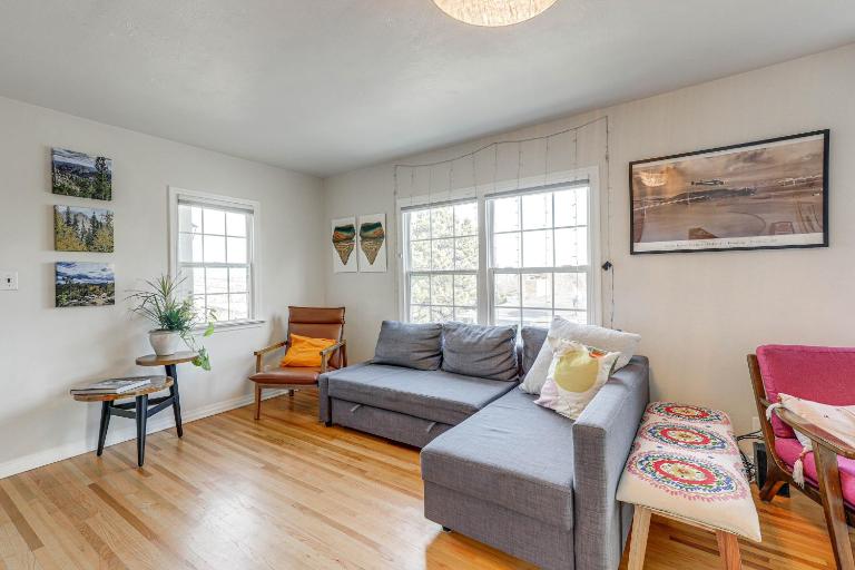 Central Rapid City Home w/ Sunroom & Fireplace! - Ferienwohnung Rapid City