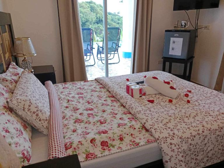 Couple room A in Final Destination Resort - Bed and Breakfast Bolinao