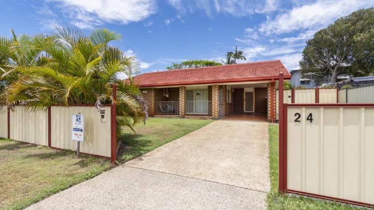 Comfortable lowset family home only minutes from the water! Tarooki St, Bellara - Ferienwohnung Bulwer