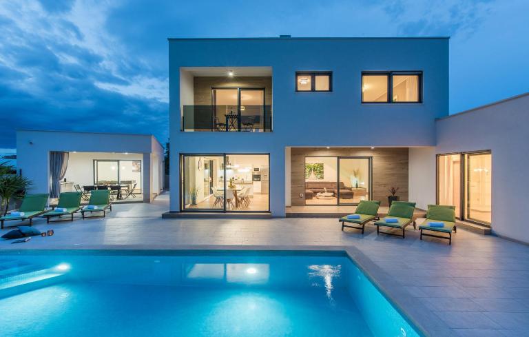 Modern Villa OL&JU for 9 persons in Pula only 1.5 km from the beach with Pool Heating - B&B Pula