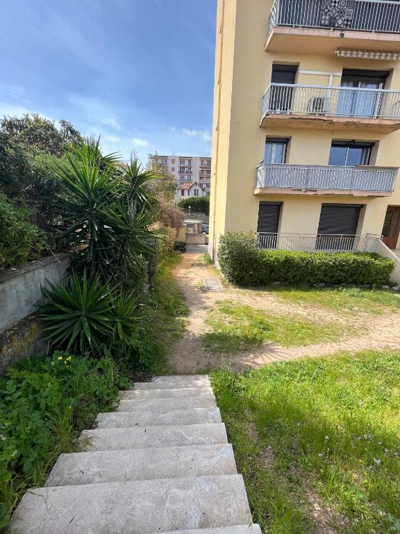 Superbe T2 avec place de parking - B&B Ajaccio
