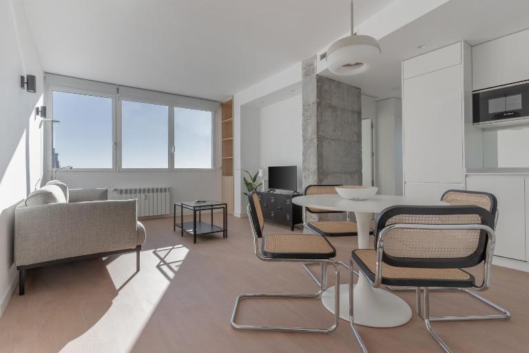 Bright with views -2Beds 1Bath- Bernabéu - B&B Madrid