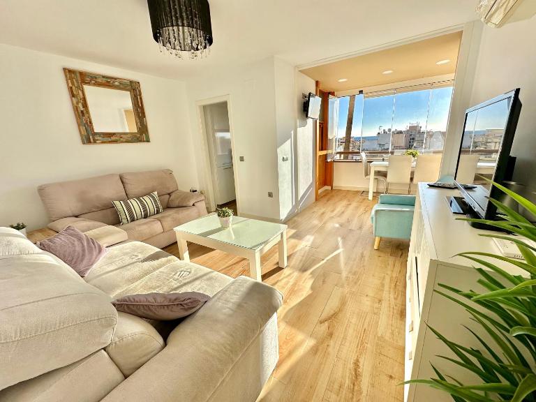 Gorgeous Seaside Apartment in Carihuela - B&B Torremolinos