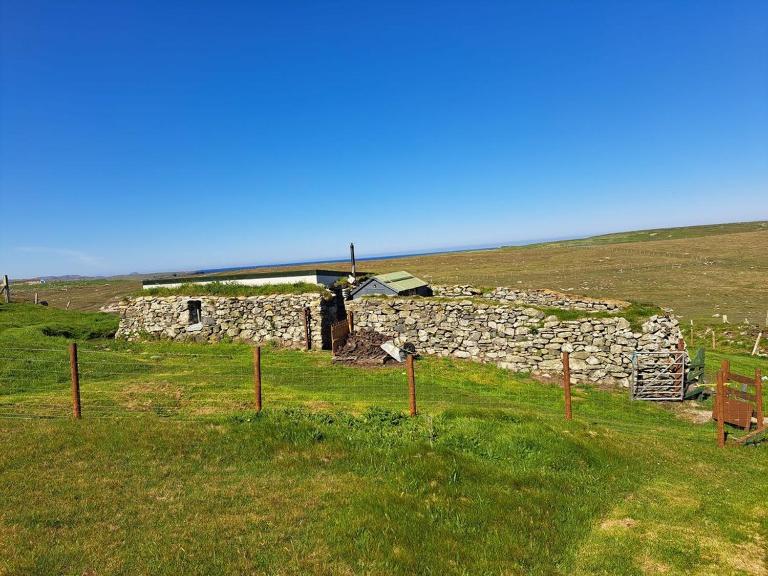 Squealing Pig Bothy - B&B Bragar