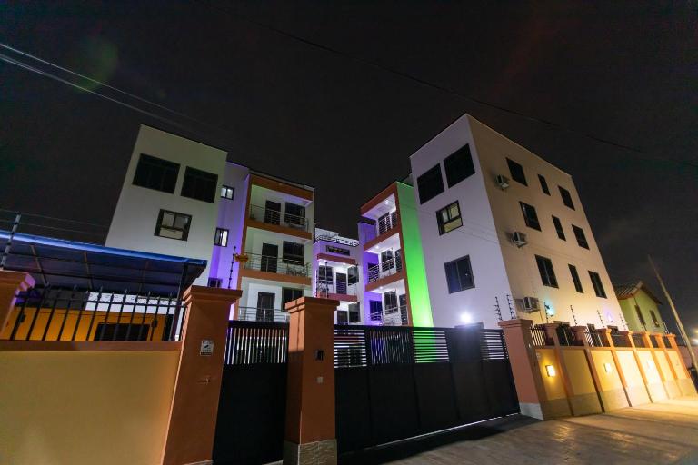 Washington Apartments - just 25mins drive from the Airport - Chambres d'hôtes Kwasiman