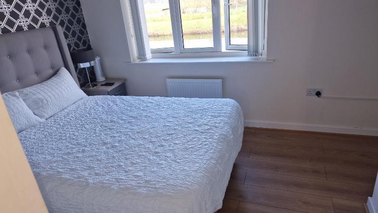 Stunning canal view 2 bedroom home with free parking - B&B Manchester