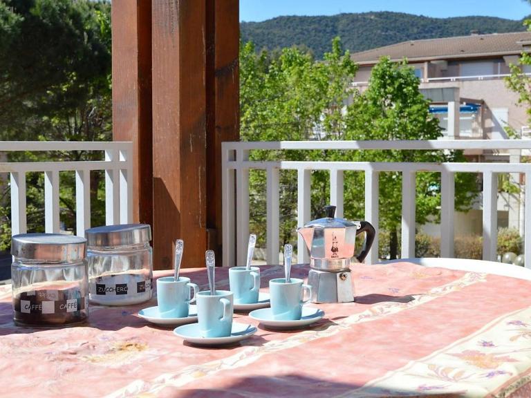 Appartement Duplex avec Terrasse, 2 Chambres, Parking Privé à 2 Min de la Plage - FR-1-251-569 - B&B Le Lavandou